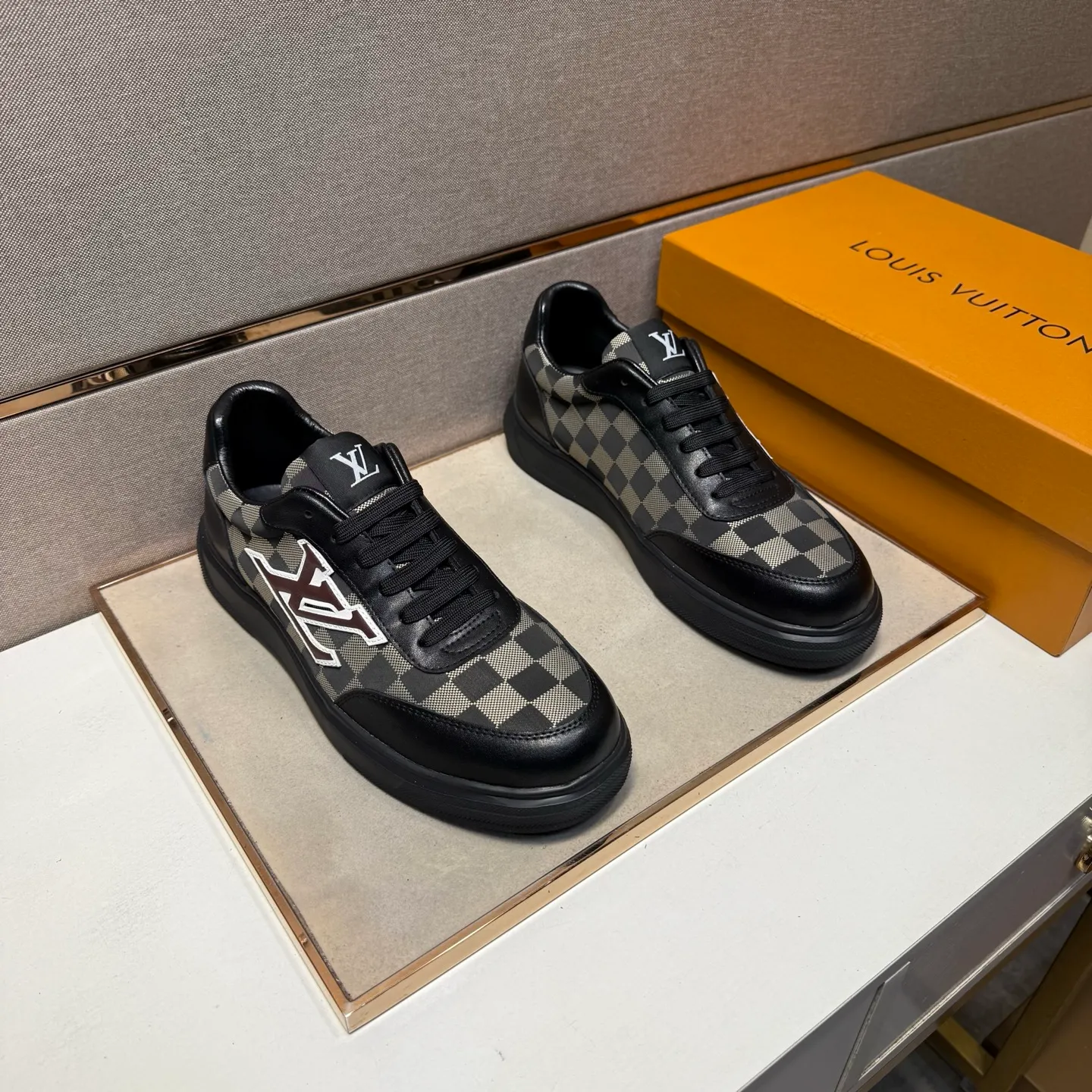 ⬛️Ex-factory price p400 [LV~] Men's casual shoes, 2025z cabinet sales simultaneously 🔶Code number: 38-44#️⃣ 🔷3 colors🔜The upper is made of multi-material splicing ➕Genuine leather lining, comfortable and breathable, sole: original comfortable and wear-resistant outsole, ⚠️real thing📱photographed🎬real thing is better📢📢📢